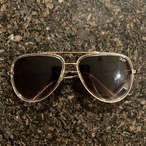 QUAY SUNGLASSES with CASE